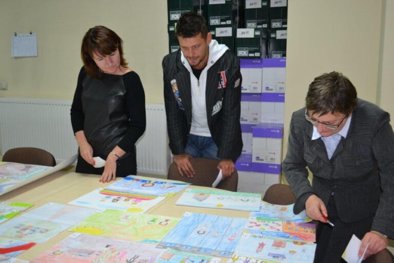 Rozstrzygnięto konkurs plastyczny „Ja, moi rodzice, dziadkowie – czyli jedno społeczeństwo dla wszystkich pokoleń”